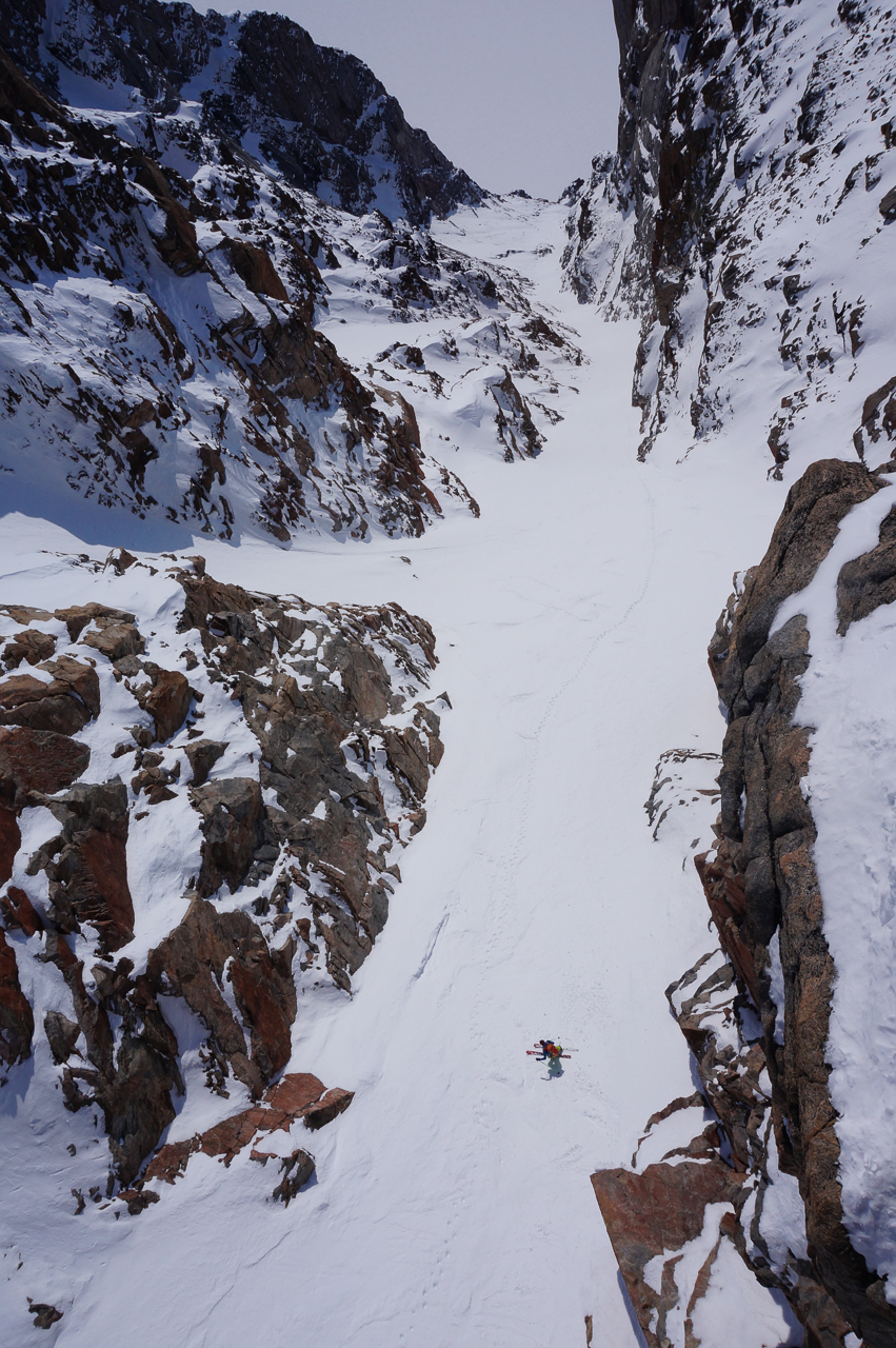 Ross Hewitt skiing a 1450 m Couloir in Baffin Island 2014