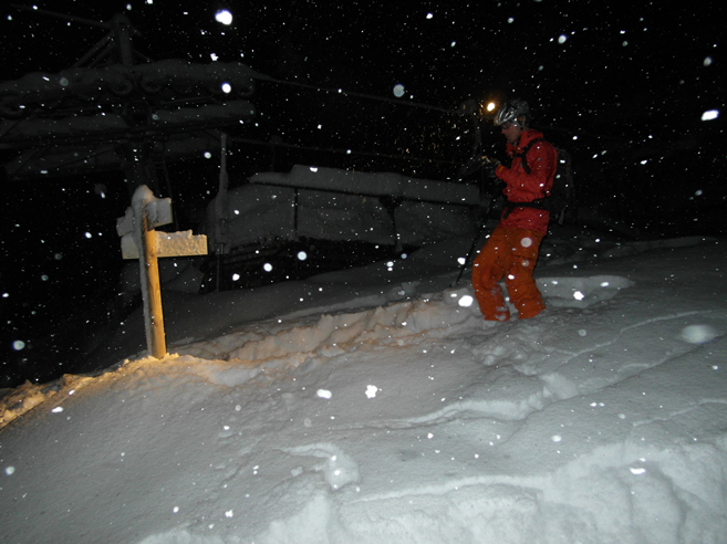 Photo by Michelle Blaydon. Getting ready with mtb night lights