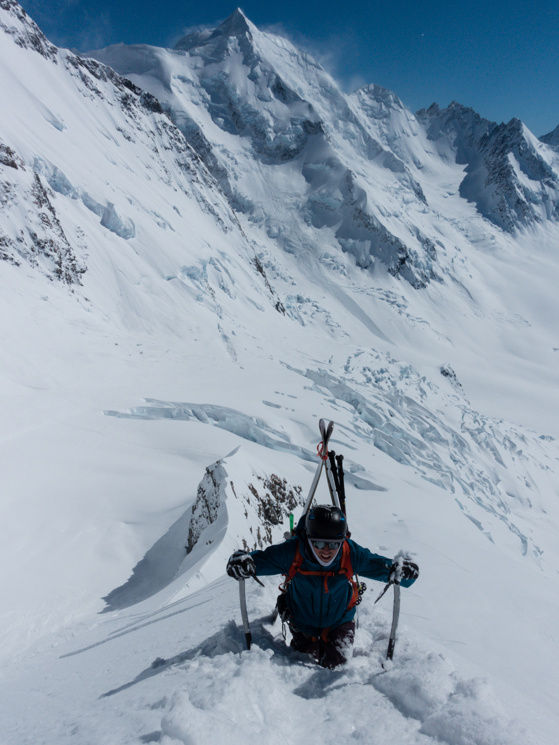 Dave Searle on the Kingspine, Silberhorn in back ground, Aoraki / Mt Cook